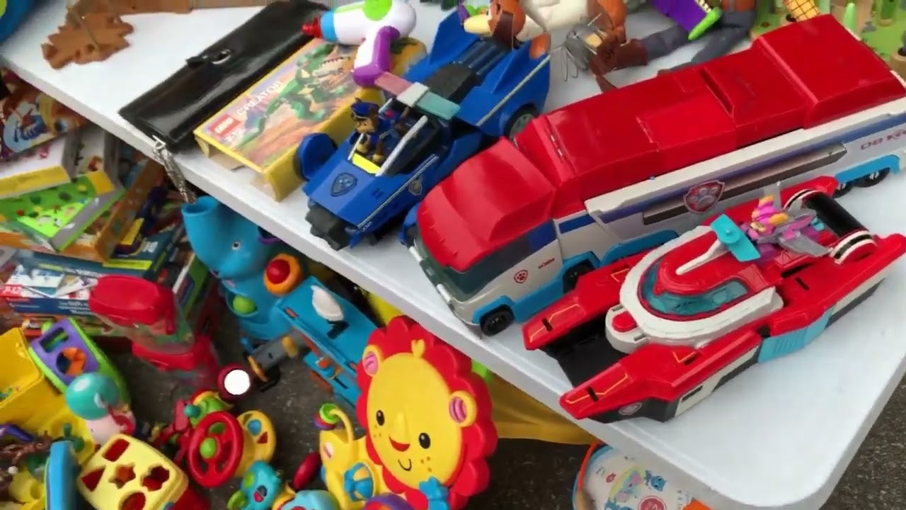 vlog vide grenier je trouve de belles figurines pas de jeux video
