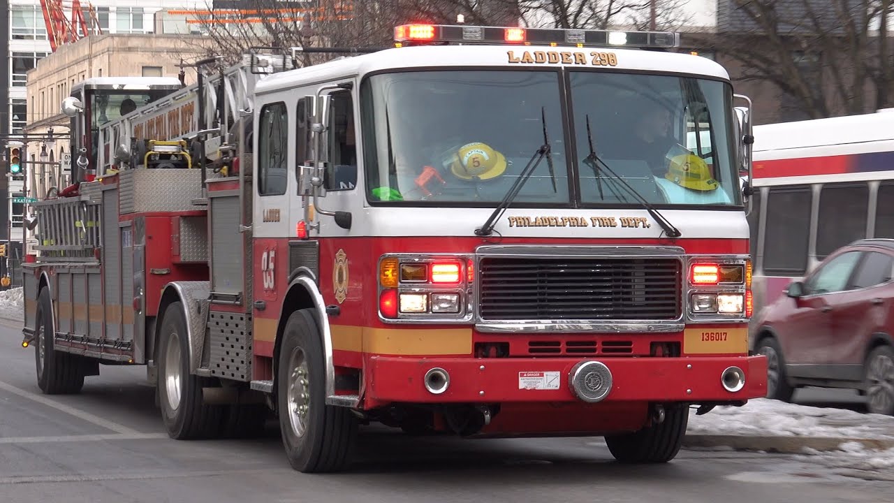 *Q & Horn * Philadelphia Fire Department Ladder 5 Responding 