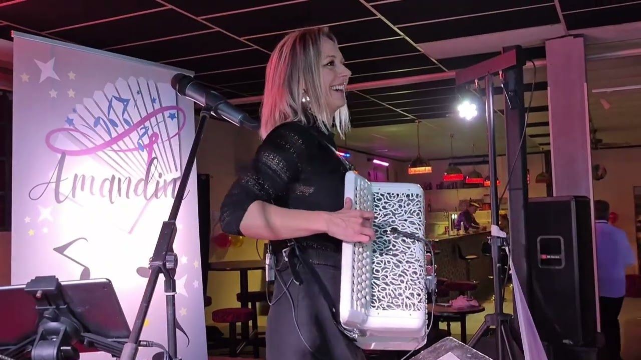 Jérusalema par notre talentueuse Amandine musichini au Madison à Cosne d'Allier 🎵🎤🪗🎶