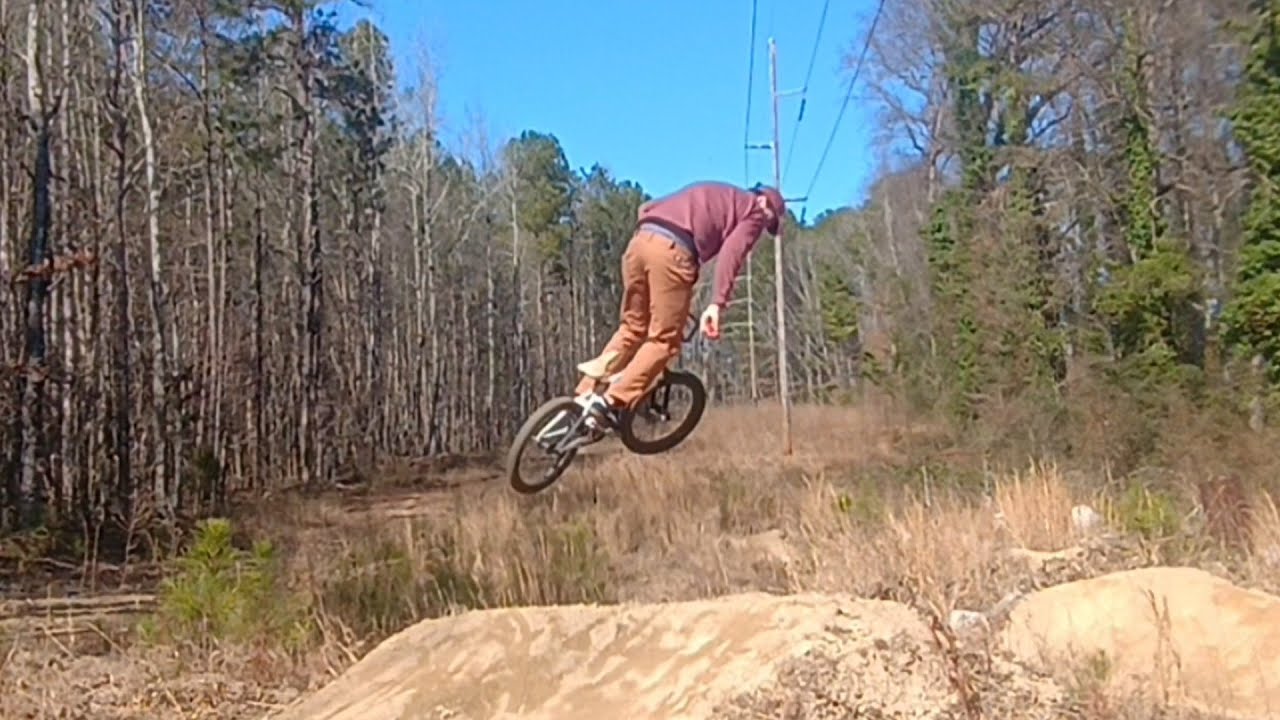 Riding a bit Sketched on this Friday the 13th #shieldbmx #BONESHAKERBICYCLES #credencebikes #usabmx 