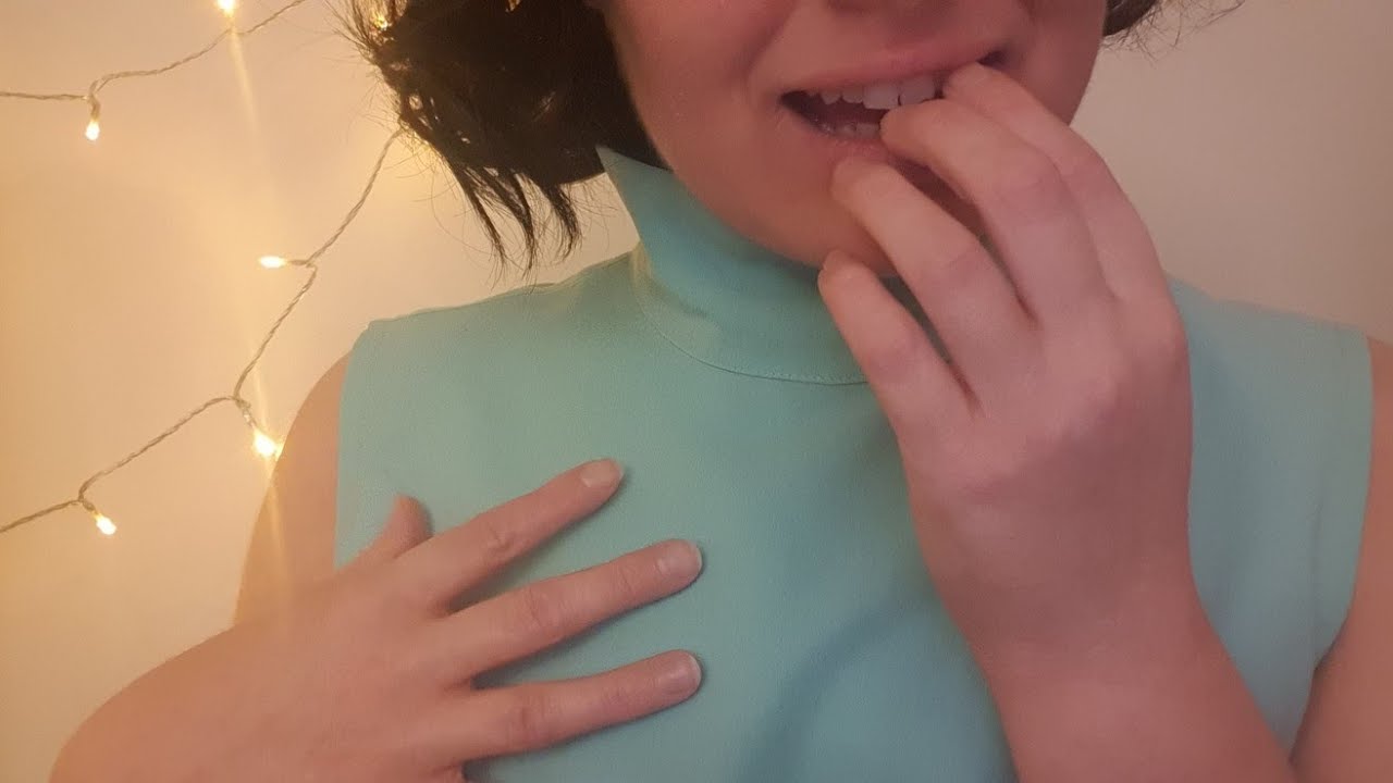 ASMR Body, Face & Lips : kisses, cheek tapping, chest tapping tsk tsk lip smacking, finger flutter