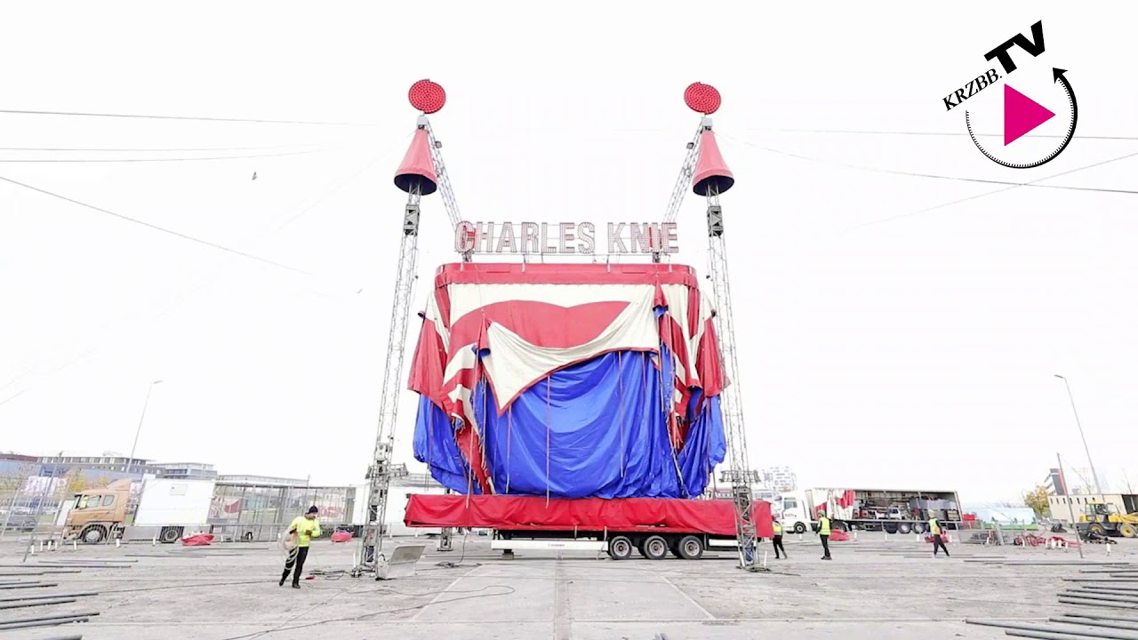 Aufbau vom Zirkuszelt Charles Knie auf dem Flugfeld bei Böblingen