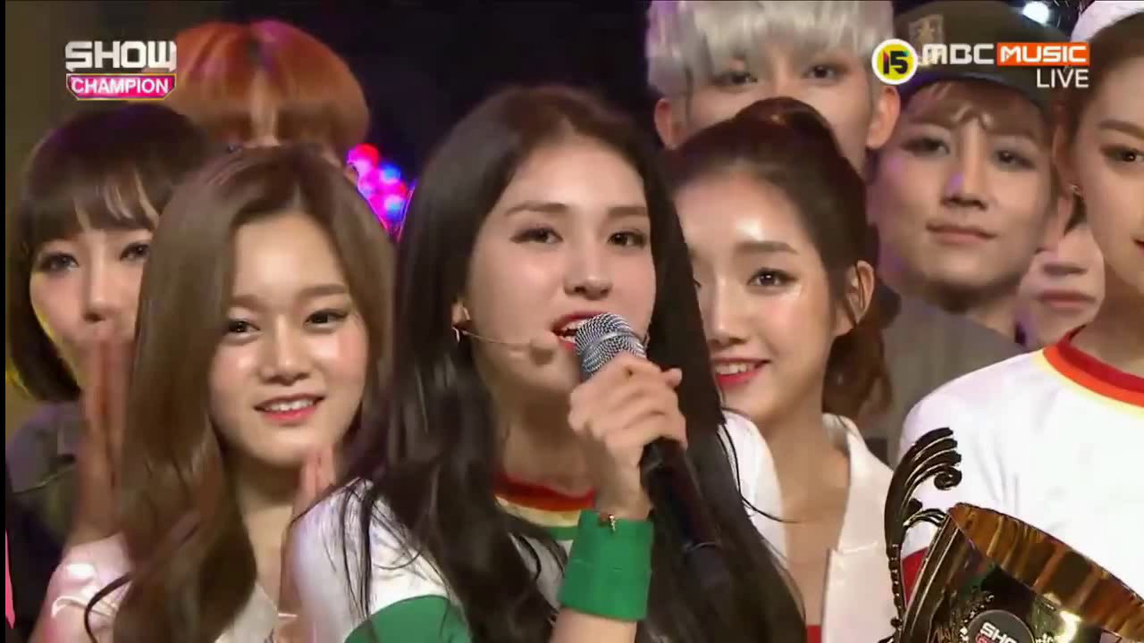 Kpop Idols dancing/singing to IOI songs ~