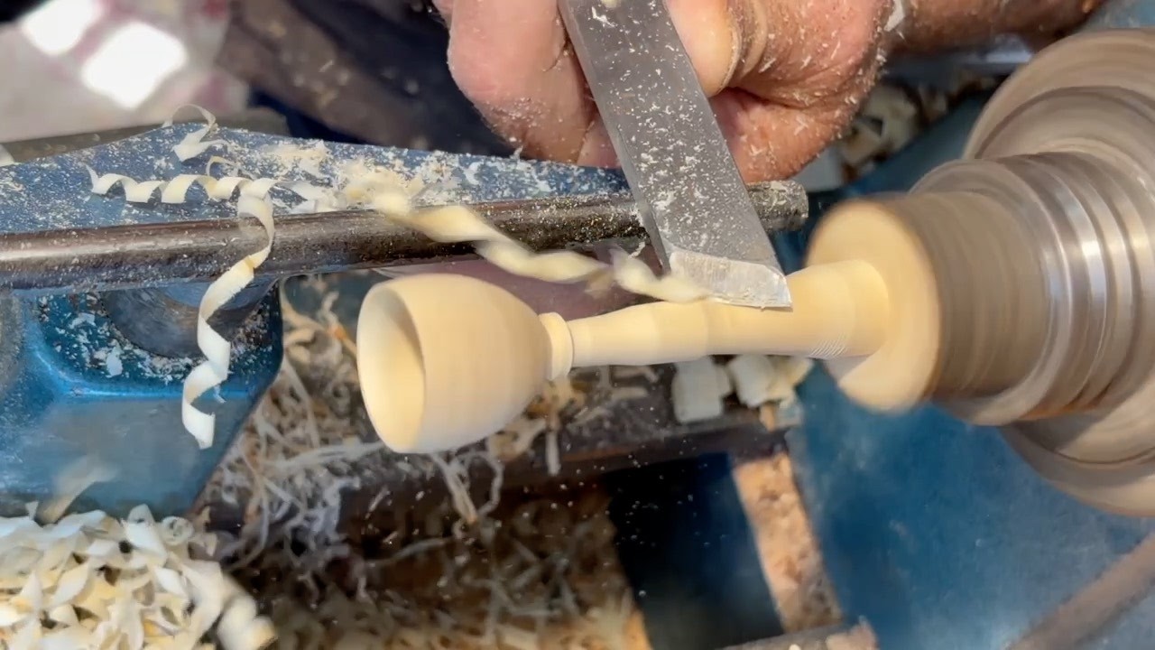 Richard Raffan turns a branch into a signature scoop.