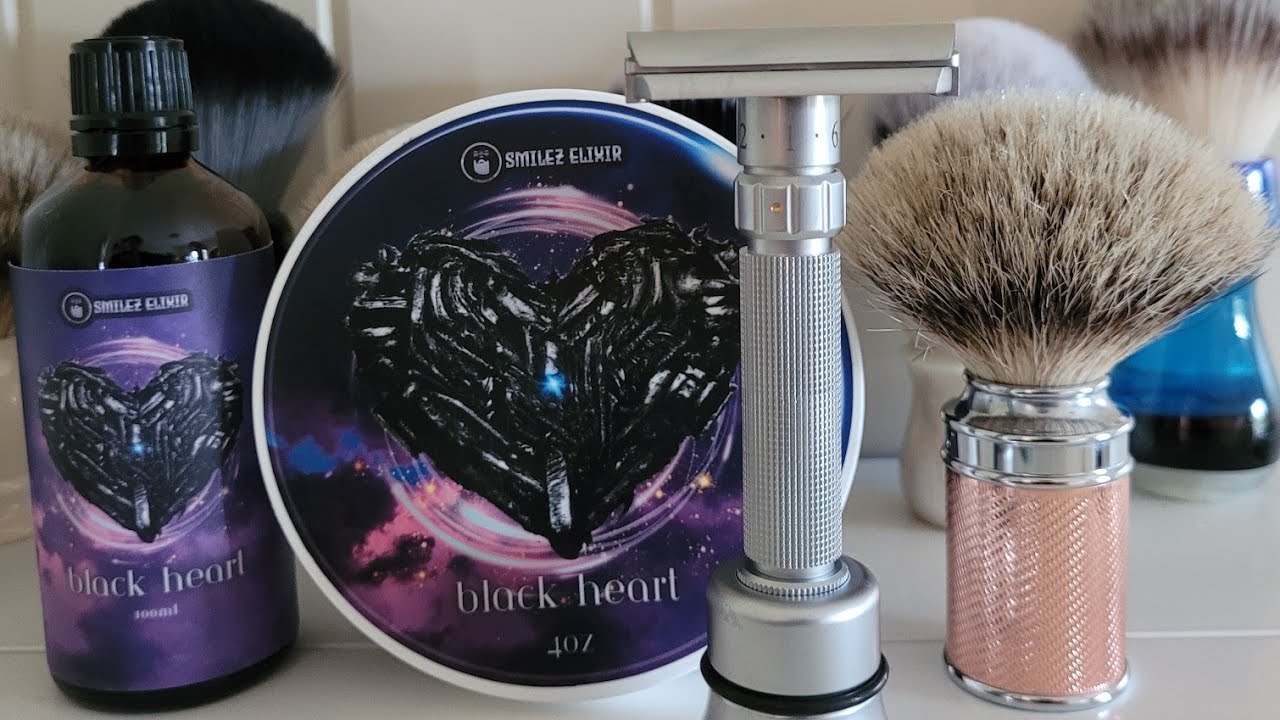 Wetshaving: Session two with the Pearl Flexi with a Willys blade | Elysian soap - Black Heart