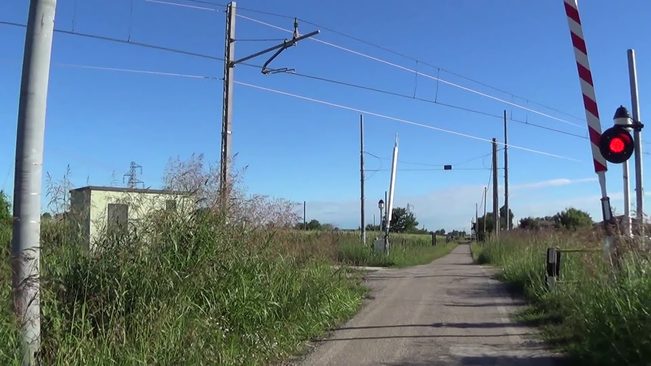 Passaggio a livello di via Vialta in HD - Ripapersico (FE) / Level Crossing / hemzemin geçit / 平交道口