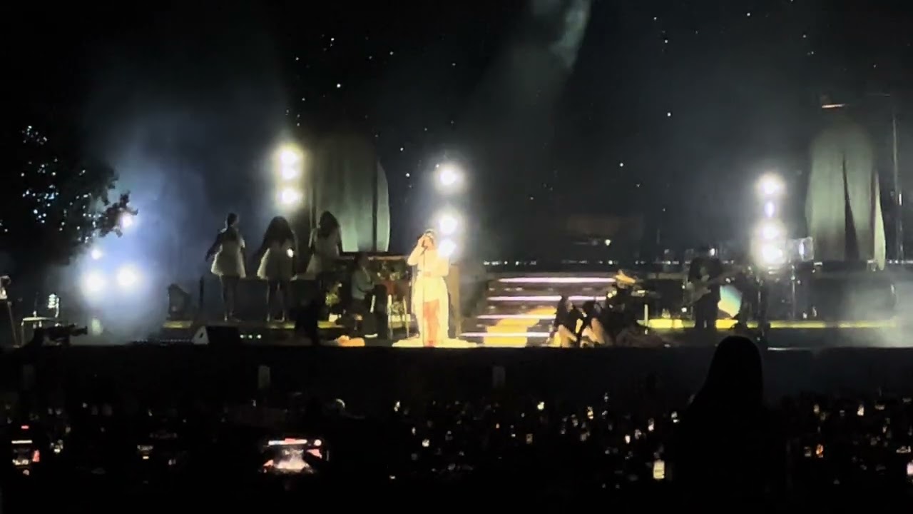 Lana Del Rey performing Young And Beautiful live at Festival d’été de Québec FEQ 2023