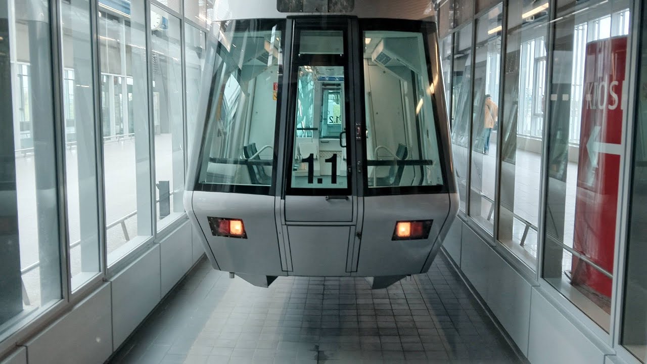 Mit dem Skytrain in Düsseldorf Flughafen mit Sound & 60 Km/h