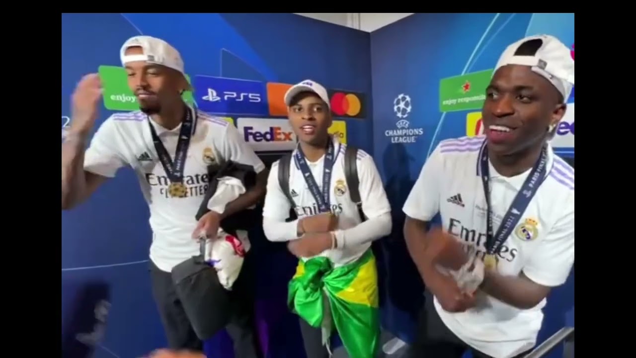 Vin&iacute;cius J&uacute;nior, Rodrygo and Milit&atilde;o doing  Champions League dance #futebol #realmadrid
