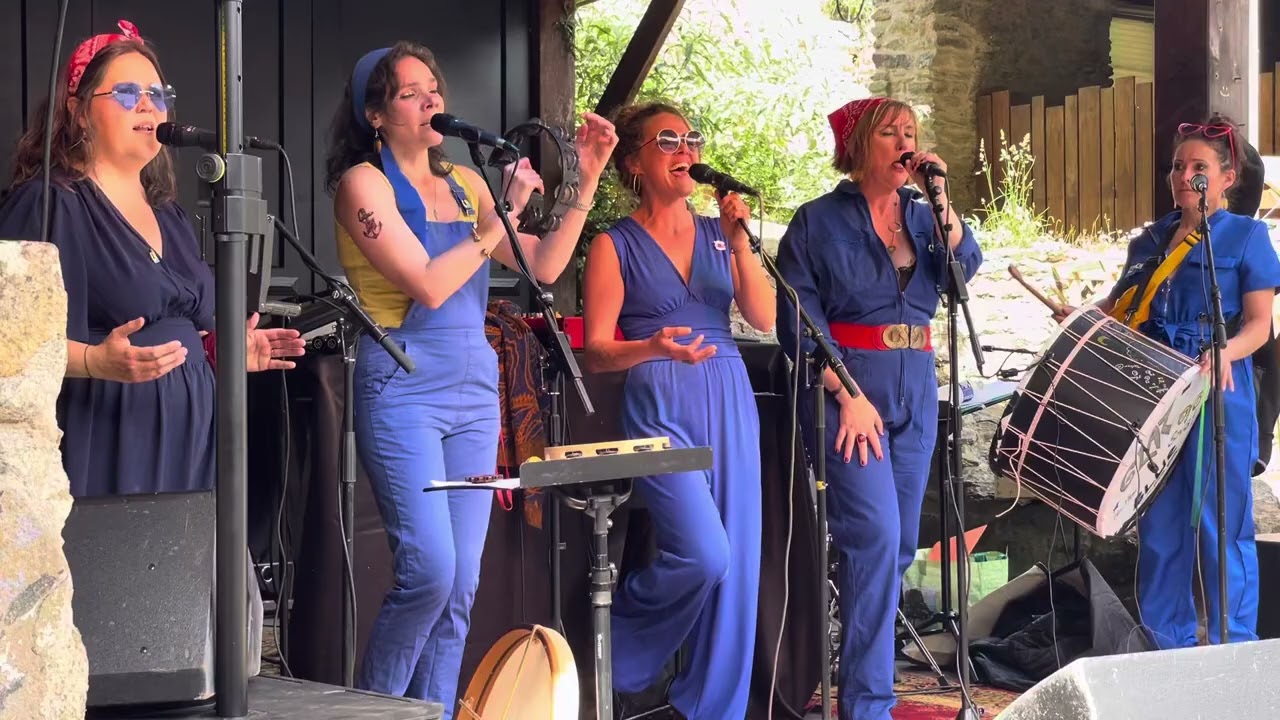 Sur scène  BLUE GLAZ,La FEST’ YVES, Fête de la Bretagne,#AssoVivrelaRue SAINT MALO, le  25/05/25