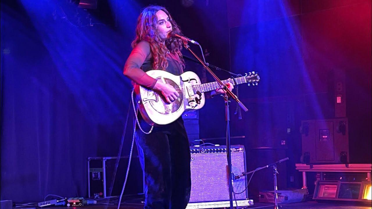 Cinder Well (Amelia Baker) 🇺🇸 - No Summer - Vera Groningen - April 16, 2025