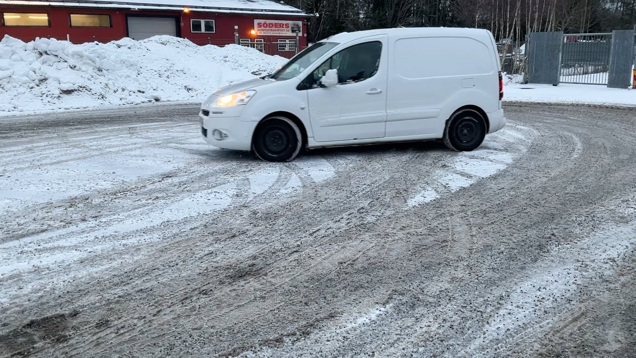 Köp Skåpbil Peugeot Partner 1,6Hdi Automat på Klaravik