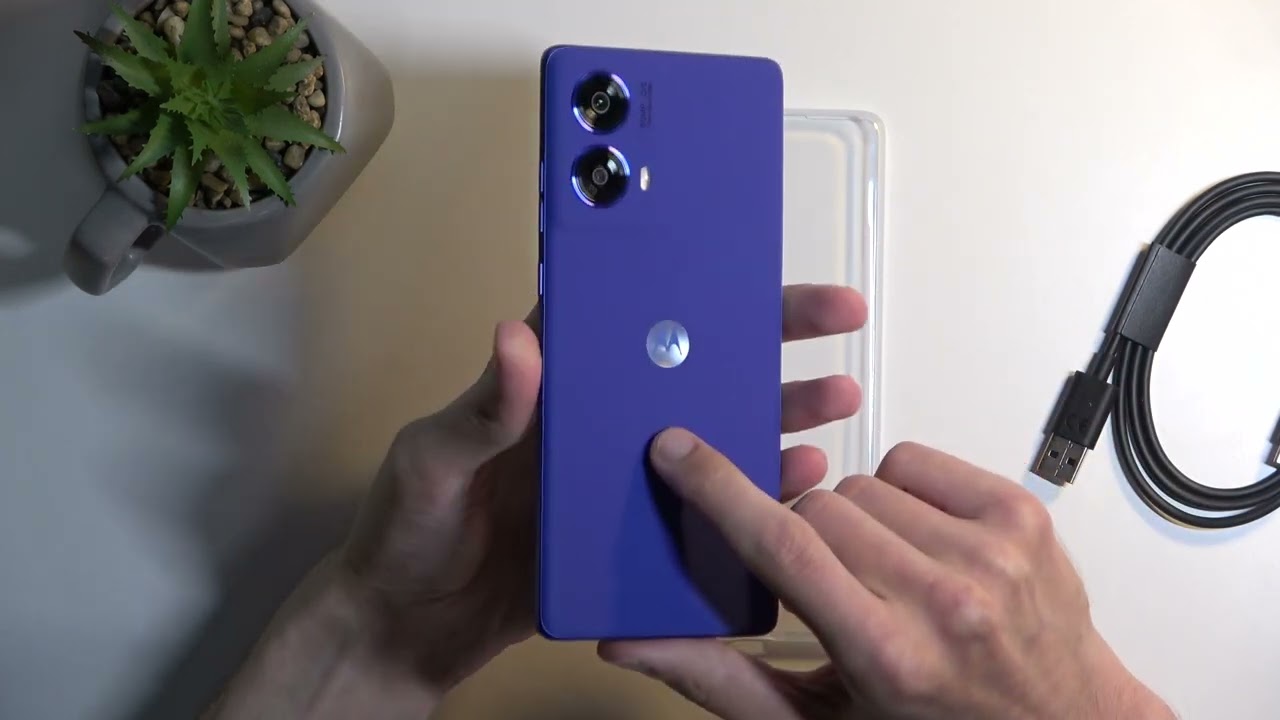MOTOROLA Moto G85 Unboxing &ndash; Check All Accessories