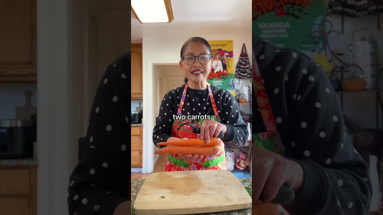 Cambodian Chicken Curry សម្លរការីសាច់មាម់