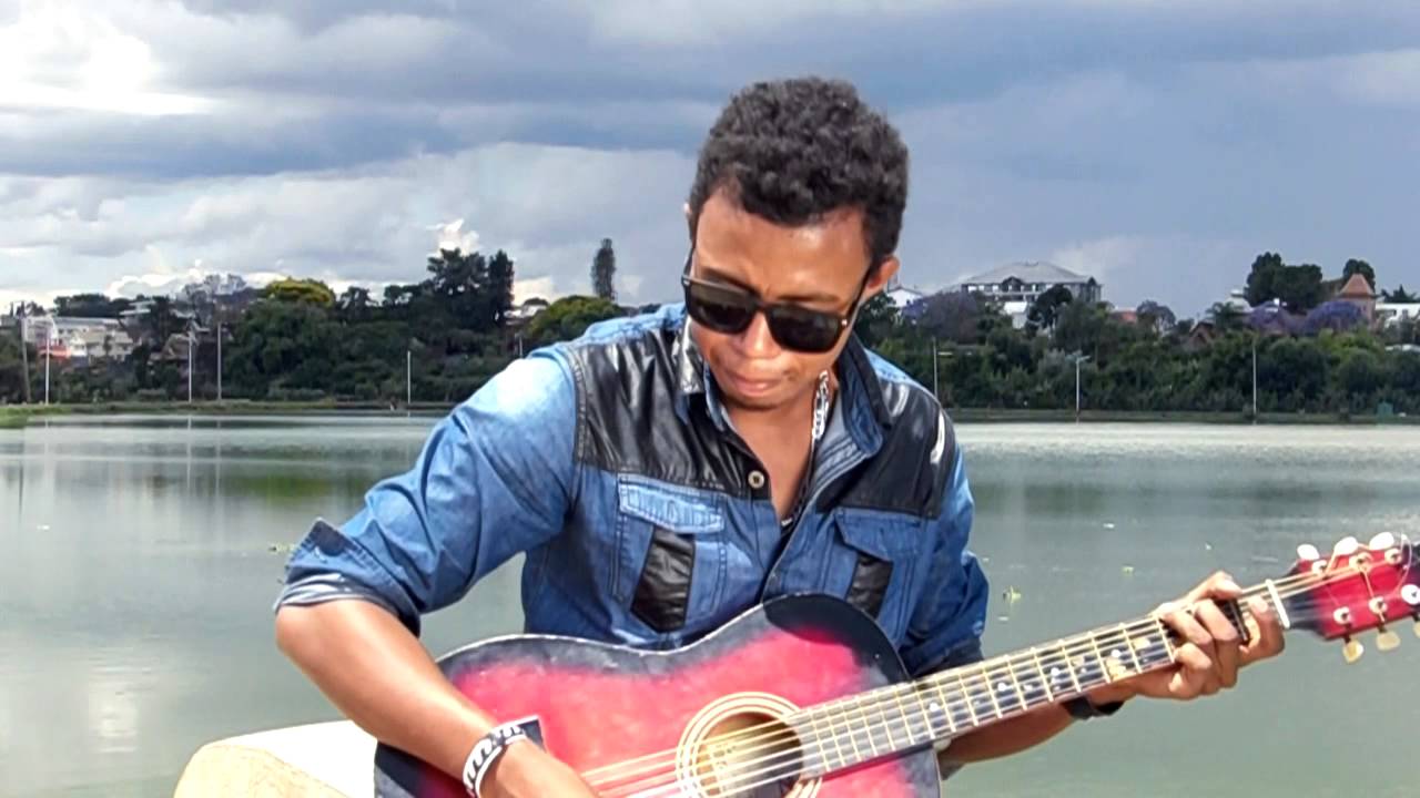 JulTho  Mahatsiarova  clip officiel