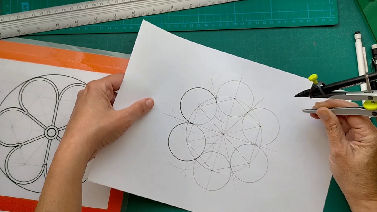 GEOM Circunferencia lobulada - Rosetón