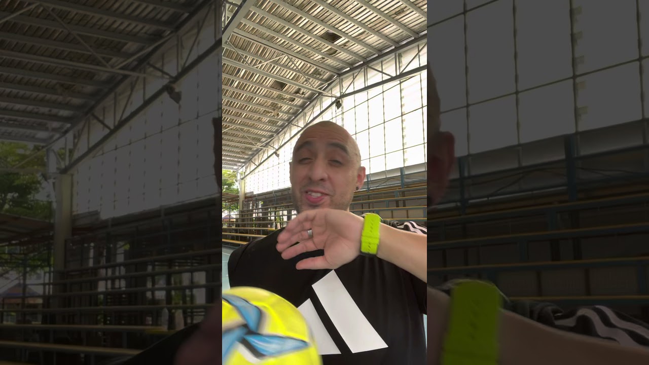 Triangle soccer chair dribbling! 20 times in 2 min! 3 chairs-