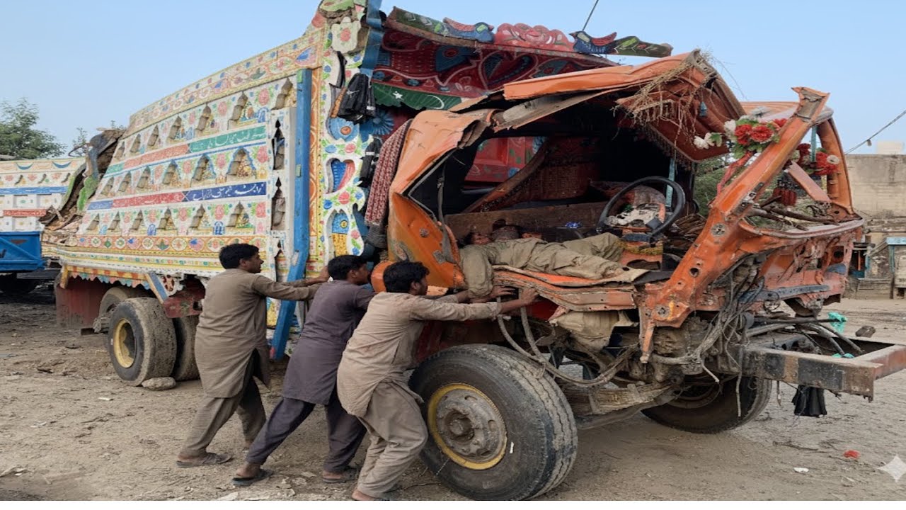 Hino Truck Dangerous Accident ’’Cabin Chassis Amazing Repairing And Restoration Complete video