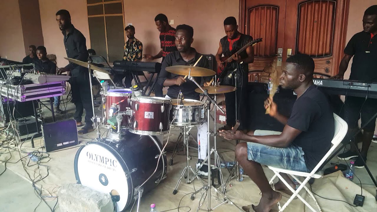 Ahenfo kyiniye by Daddy lumba
