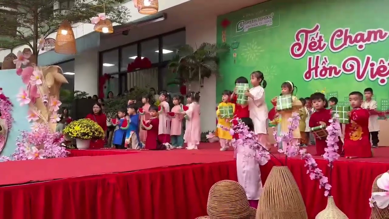 Nhật Minh biểu diễn ngày Tất niên 🧧