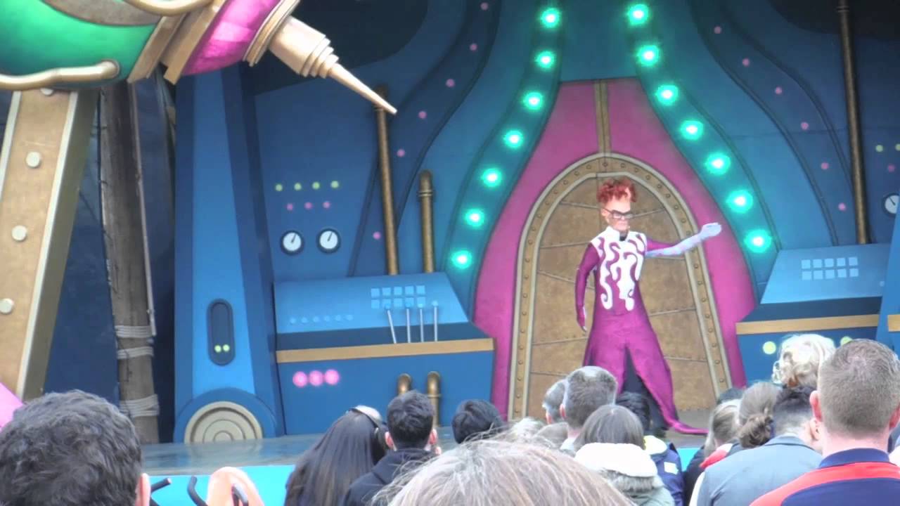 Chessington Madagscar Penguins Cheesy Dibbles Show