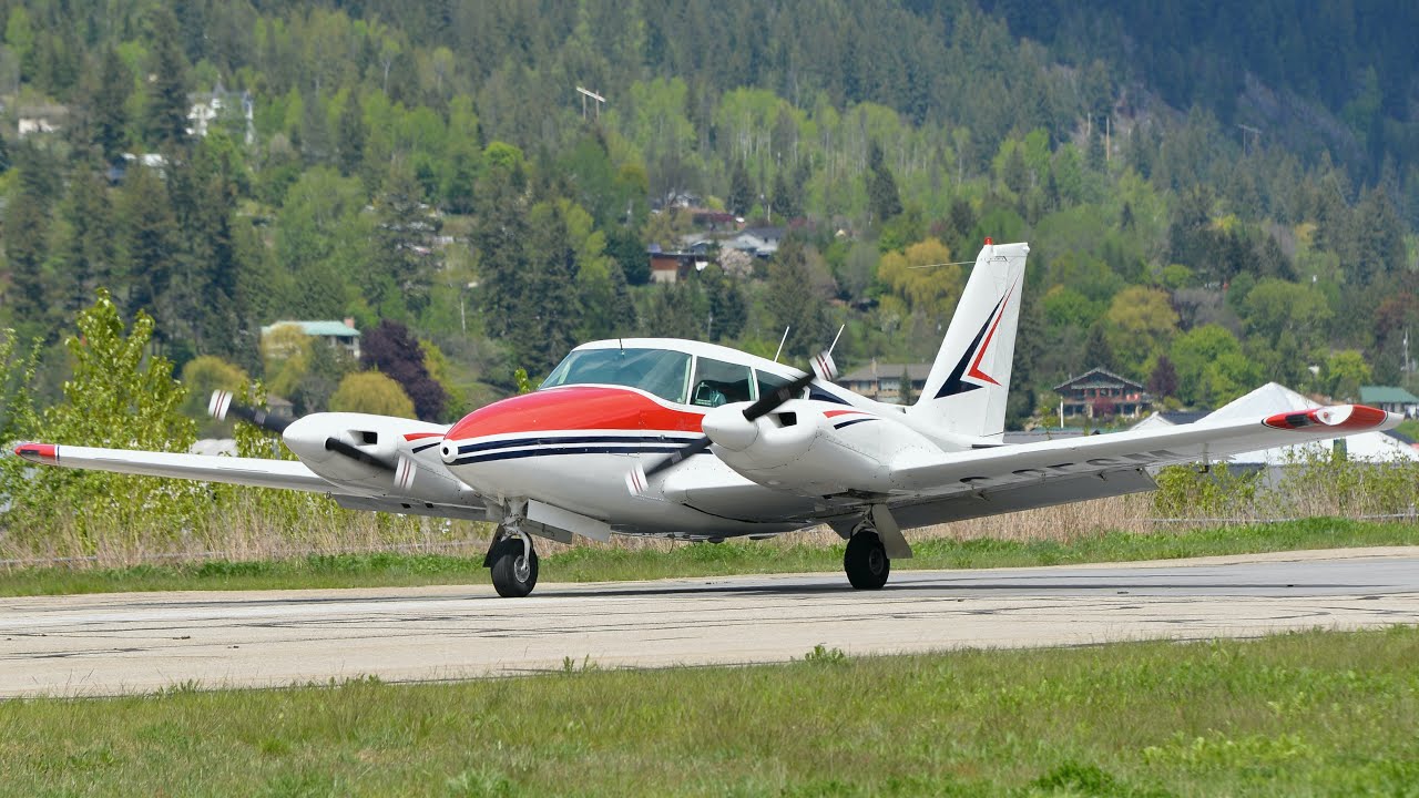 Piper PA-30 Twin Comanche Landing