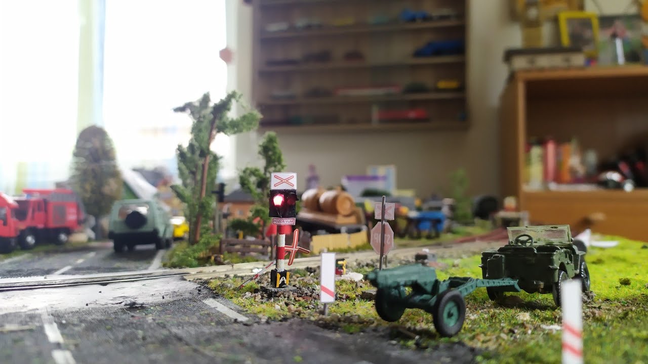 Model železničného priecestia AŽD 71 so zvončekom v mierke 1:87