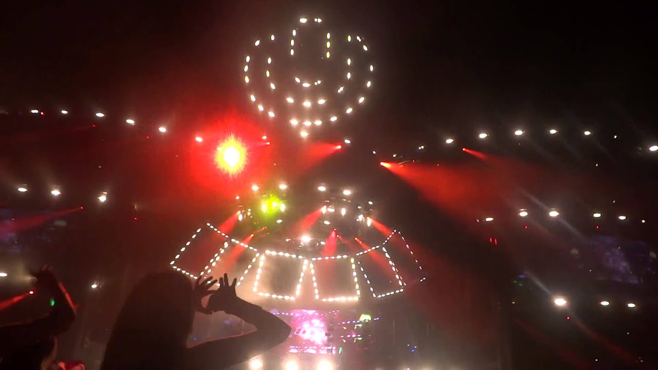 Skrillex at MainStage, Ultra Music Festival 2015 .1