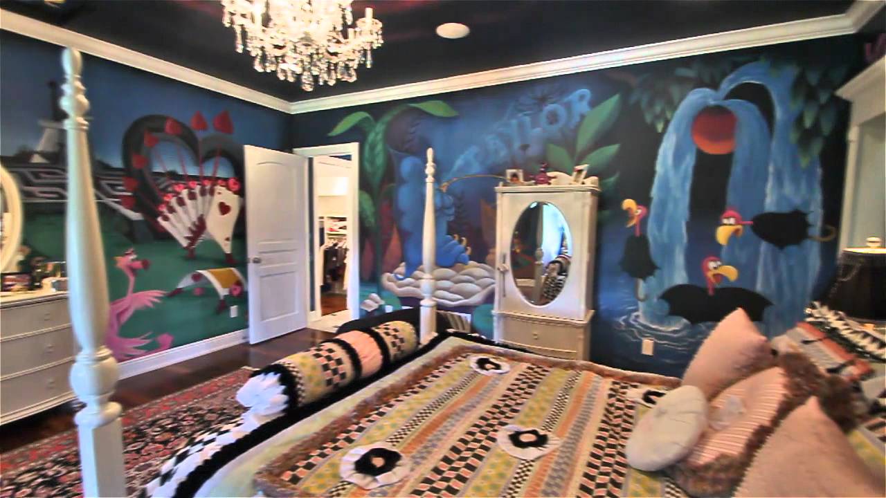 7495 Bridlespur Lane   Alice and Wonderland Bedroom