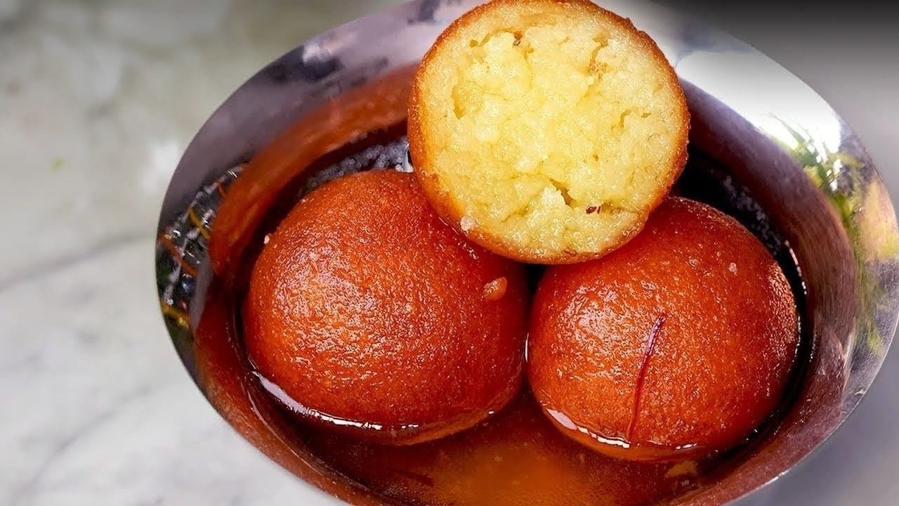 एकदम सॉफ्ट स्पंजी रस भरे गुलाब जामुन - सूजी से बने| Suji Gulab Jamun Recipe |Semolina GulabJamun