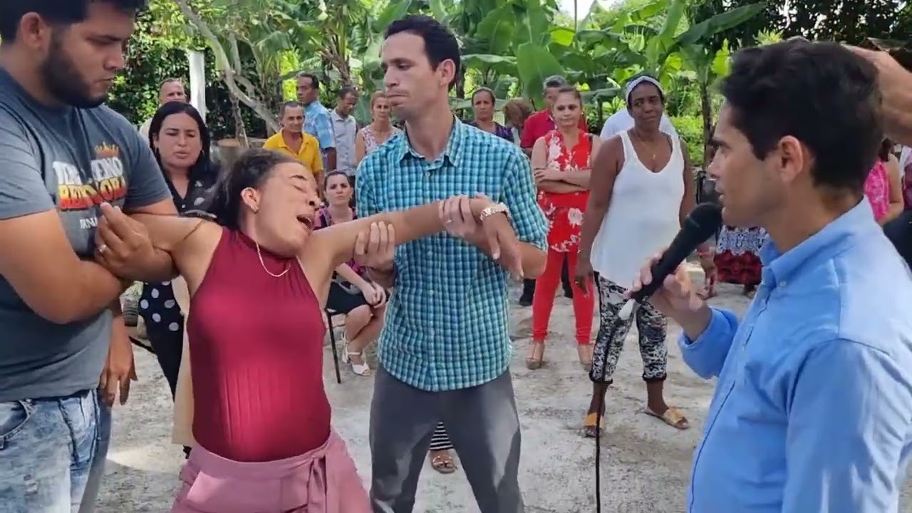 LIBERACI&Oacute;N PODEROSA . LOS DEMONIOS DICEN QUE ELLA ES SUYA,  LA ENFERMARON. JES&Uacute;S LA HIZO LIBRE .