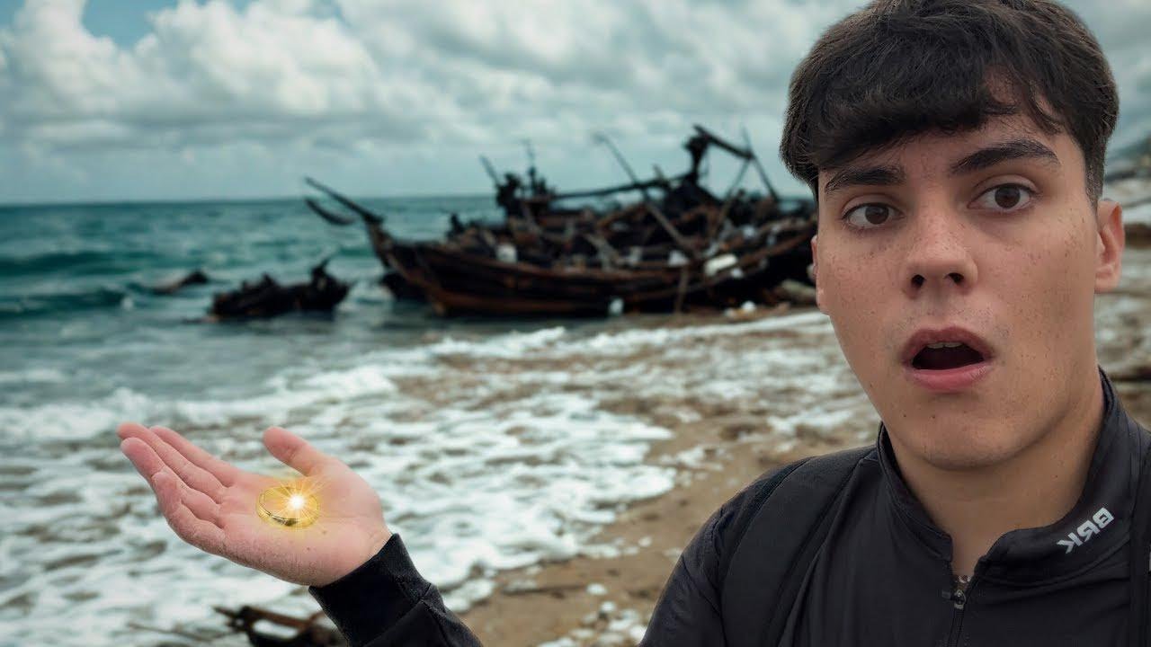 Caçando tesouros em uma praia do Brasil com detector de metais