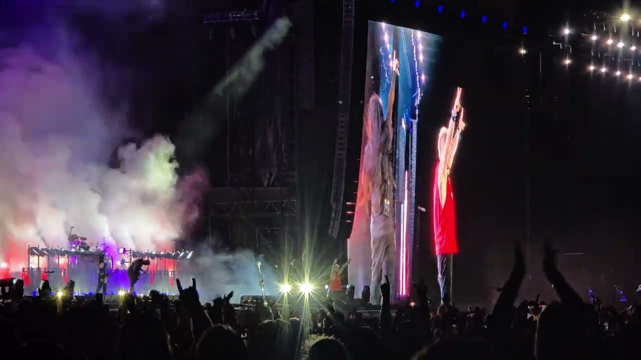 Evanescence Performs 'Bring Me To Life' with Paul McCoy at Louder Than Life (9.21.25)