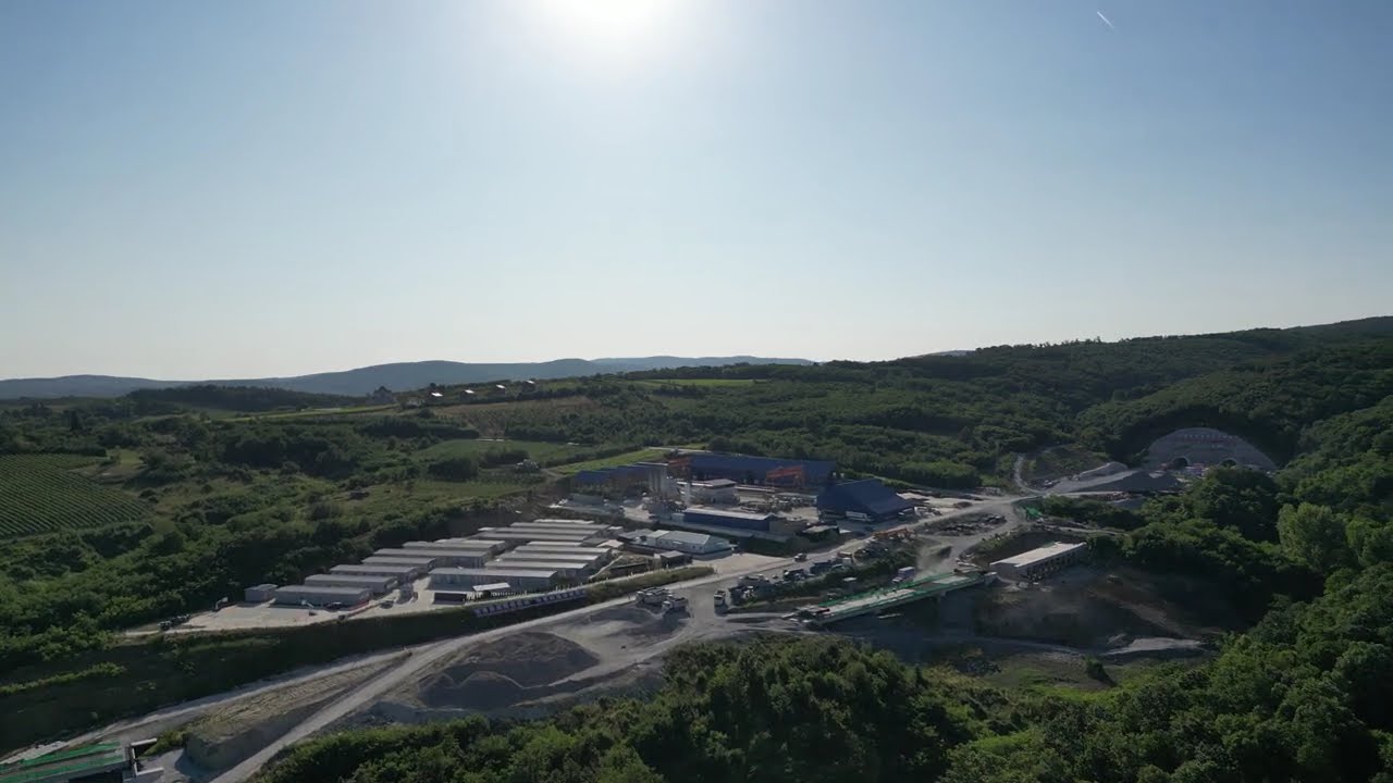 Tunel na fru&scaron;kogorskom koridoru iri&scaron;ka strana   Dron snimak jun 2025