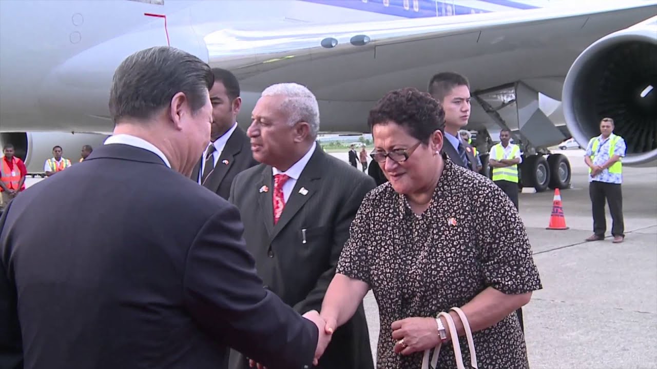 Fijian Prime Minister Voreqe Bainimarama welcomes Chinese President