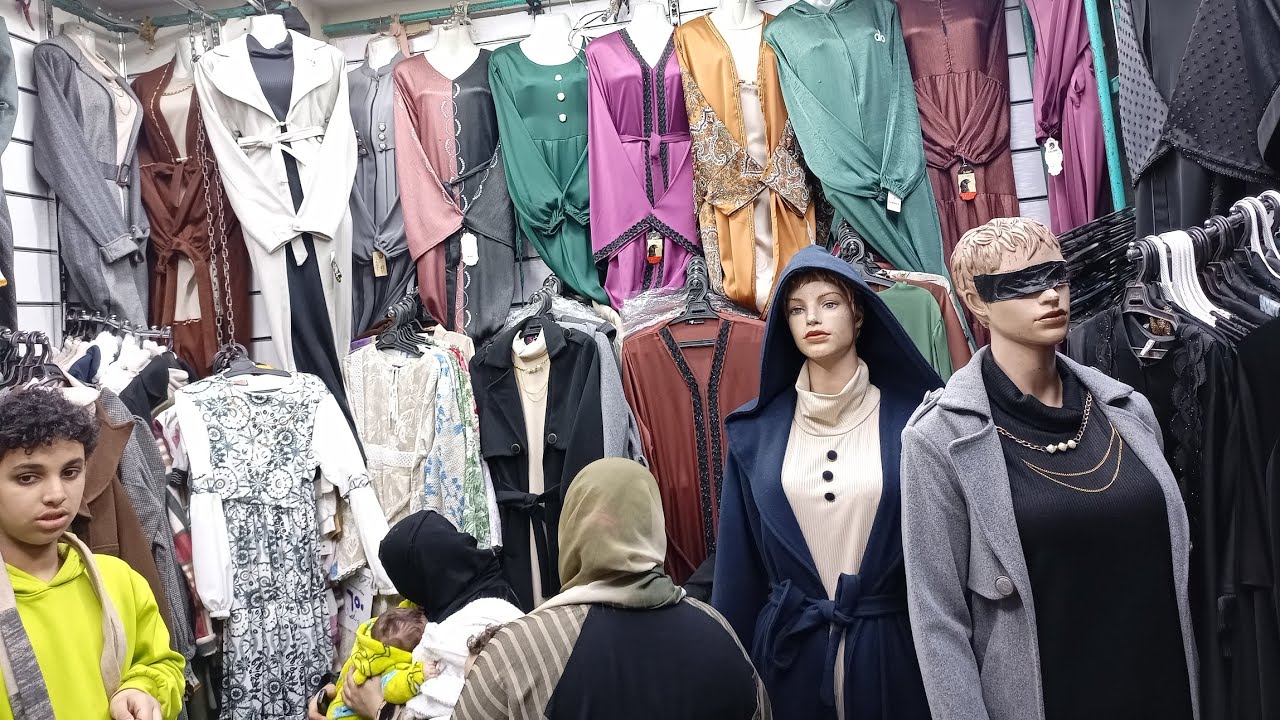   سنتر الجنه في شارع الشواذليه في القاهره العتبه لبس بربع الثمن الحقوا لبس العيد الحقوا لبس العيد