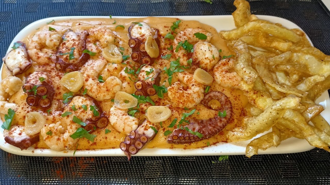 #langostinos #y #pulpo #al #ajillo #con #puré  #de #patatas 😋😋😋
