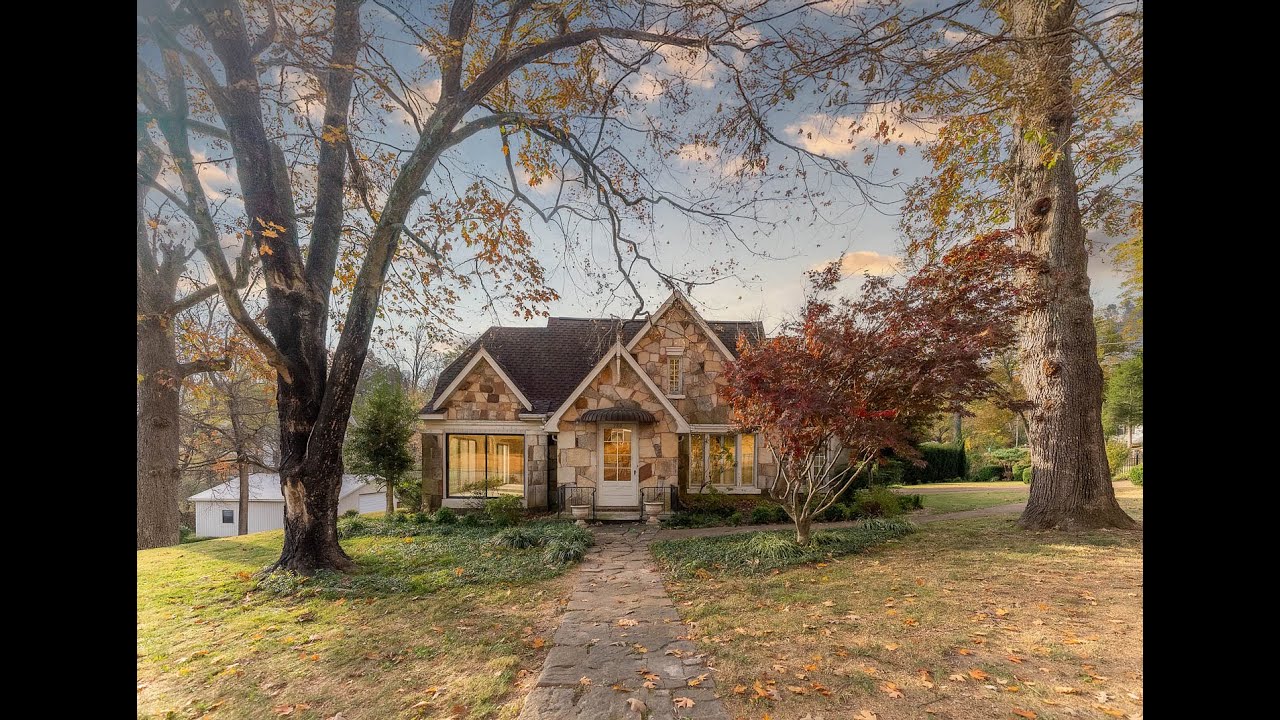 Historic Home in Town in Mammoth Spring | 780 Main Street