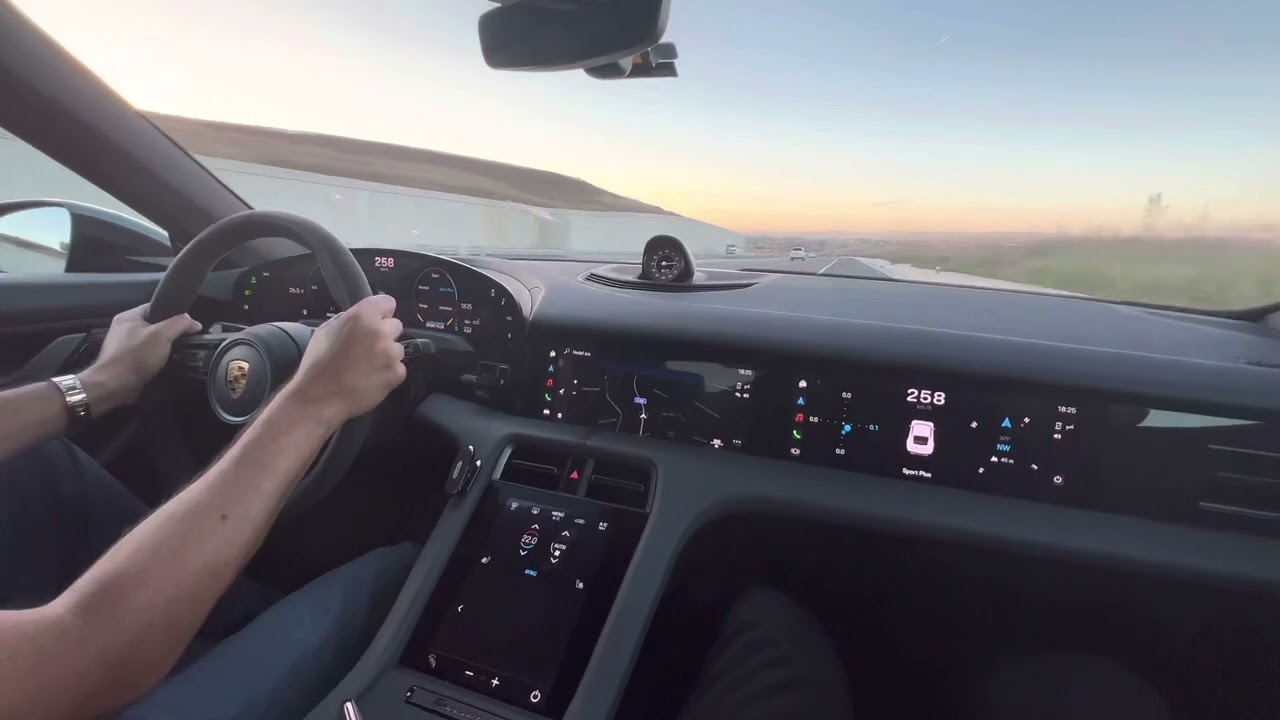 Taycan Turbo S hizlanma