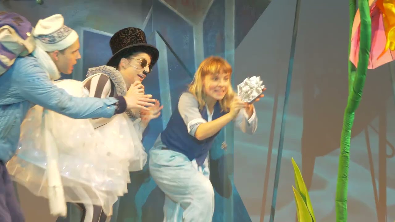 DIE SCHNEEK&Ouml;NIGIN // Theater Freiburg