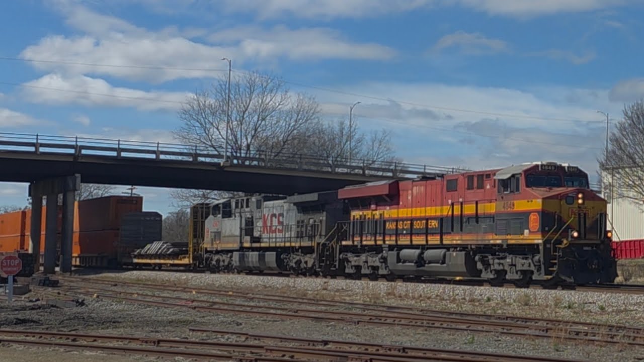 Steady Stream of CSX Freight Trains | KCS de Mexico Grey Ghost 