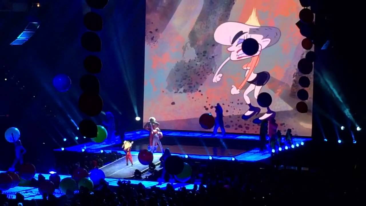Miley Cyrus - SMS (Bangerz) + 4x4 - Bangerz Tour Raleigh NC