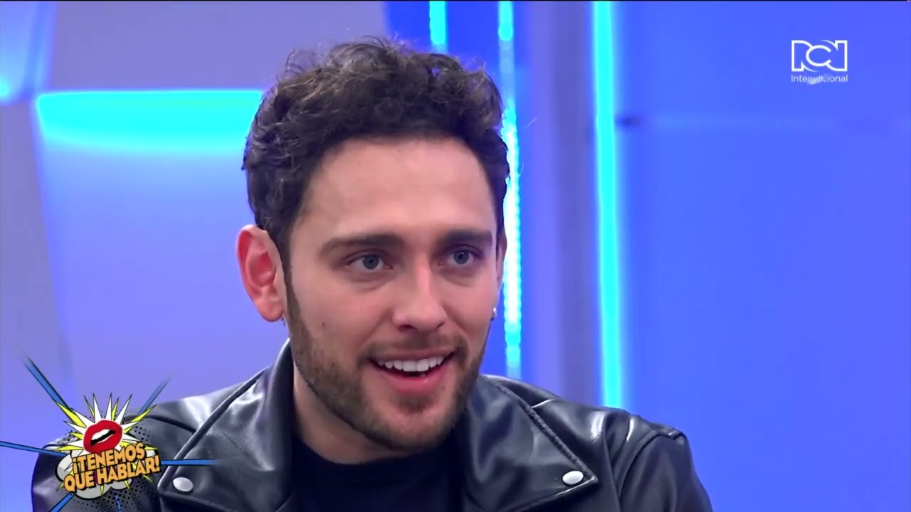 Carlos Báez y su protagónico en “Rojo Carmesí”