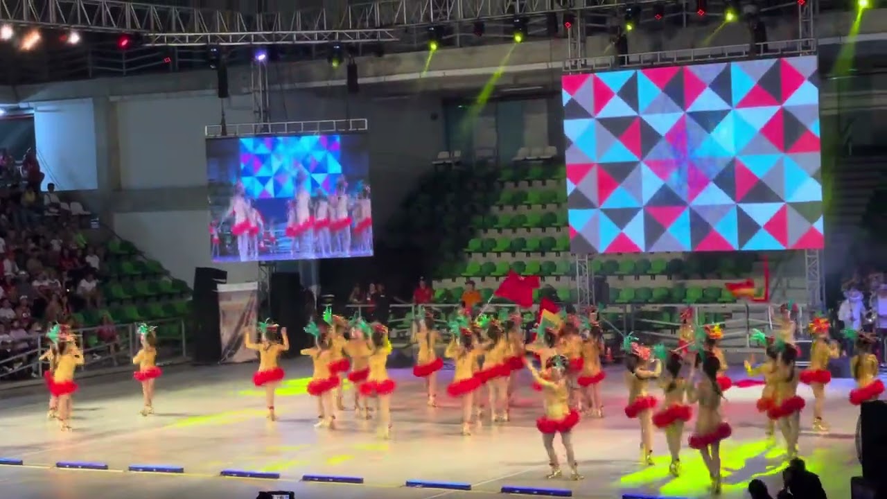 Comparsa de Fantasía Reinas y Reinitas Noche de comparsas 2024
