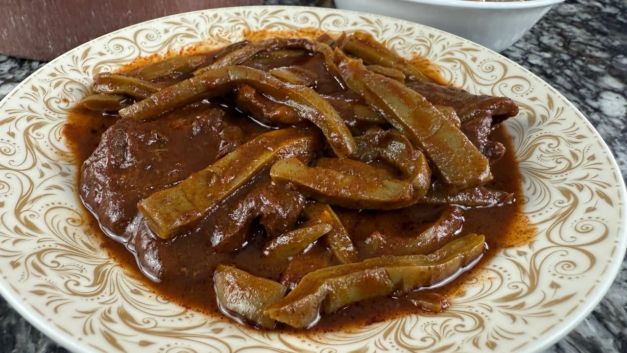 Unos ricos bisteces con nopalitos