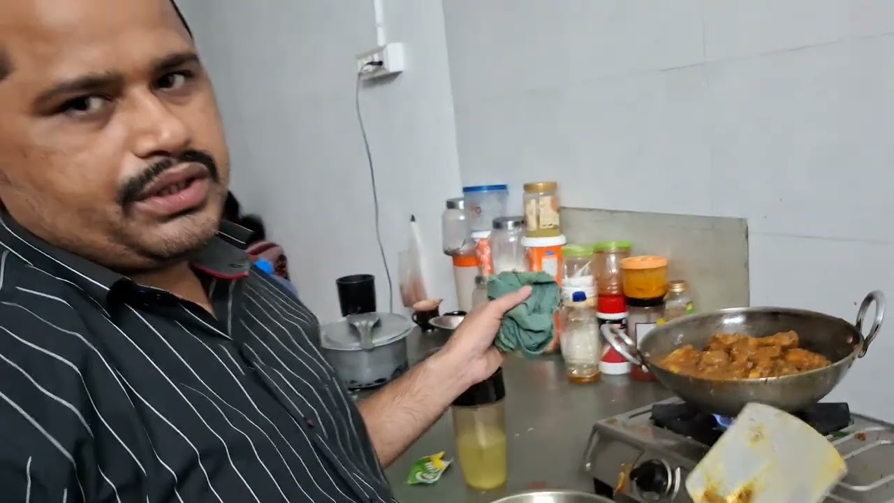 Chicken sabzi kaisa lag raha hai #friends #trending #youtube #family 