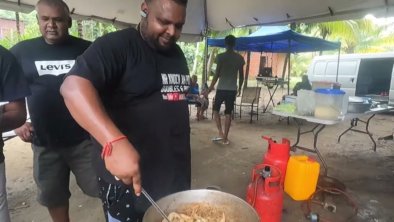Caura River Cookout With 13 Pots