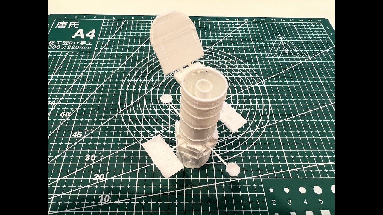 Printing a 3D model of the Hubble Space Telescope
