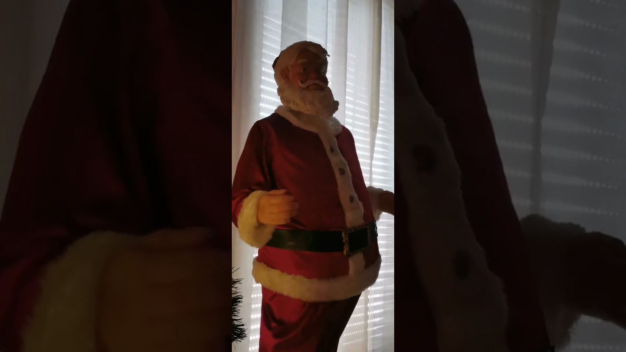 My Gemmy life size Santa Claus 2004 model (different belt variant)