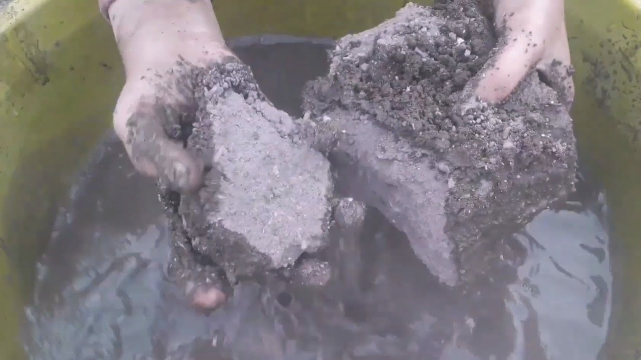 Mouthwatering bars mud smokey crumbling in lots of water +dry floor asmr crumbling 💦😴🤤
